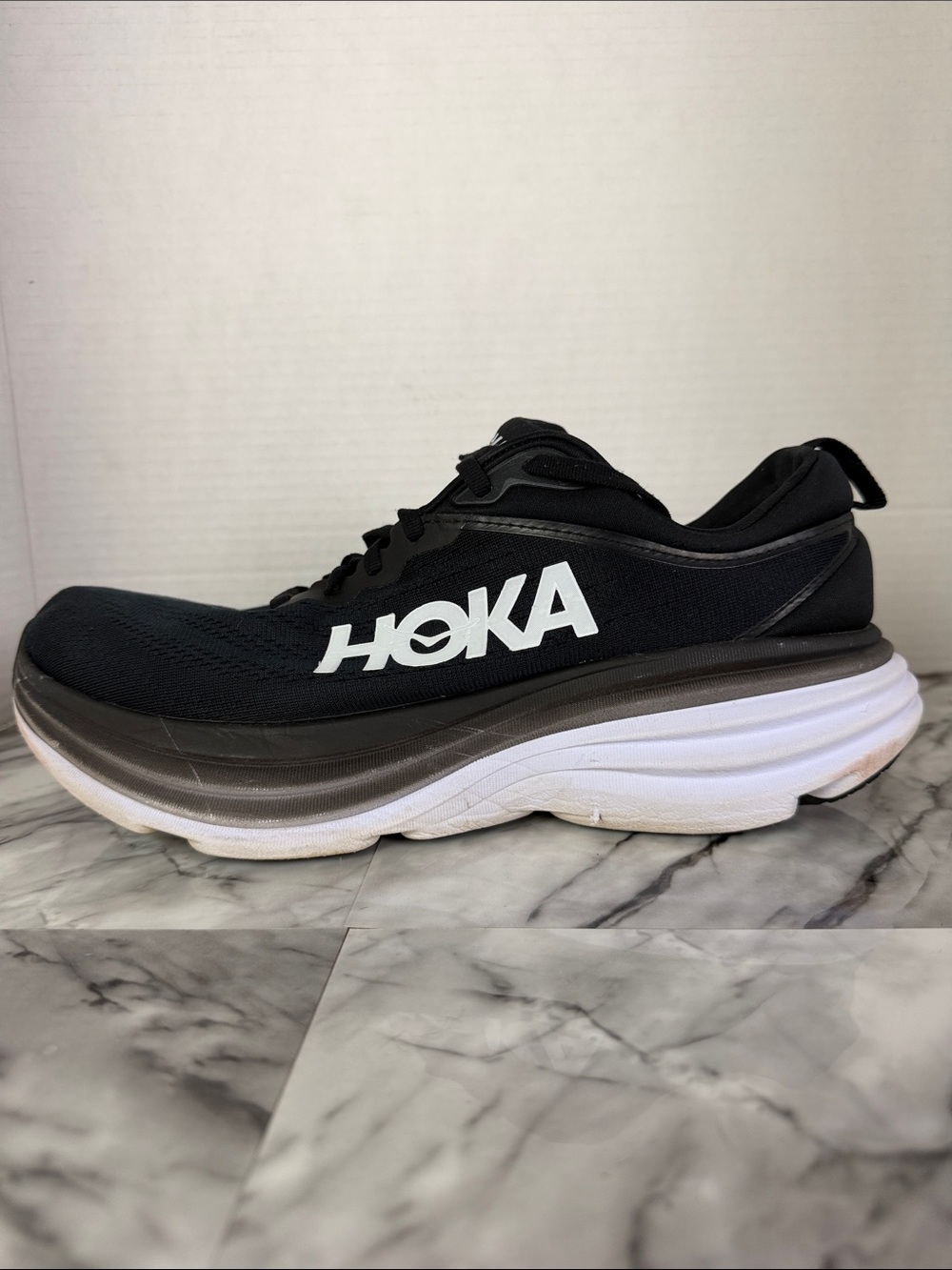 Hoka men’s bondi 8 running sneaker shoe.